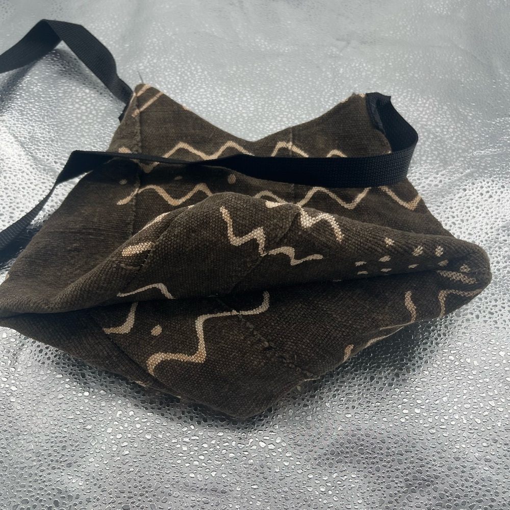 Beth Ritter-Perry PROVERBS 30 One Yeah Baby African Mudcloth Crossbody Bag - Picture 4 of 14